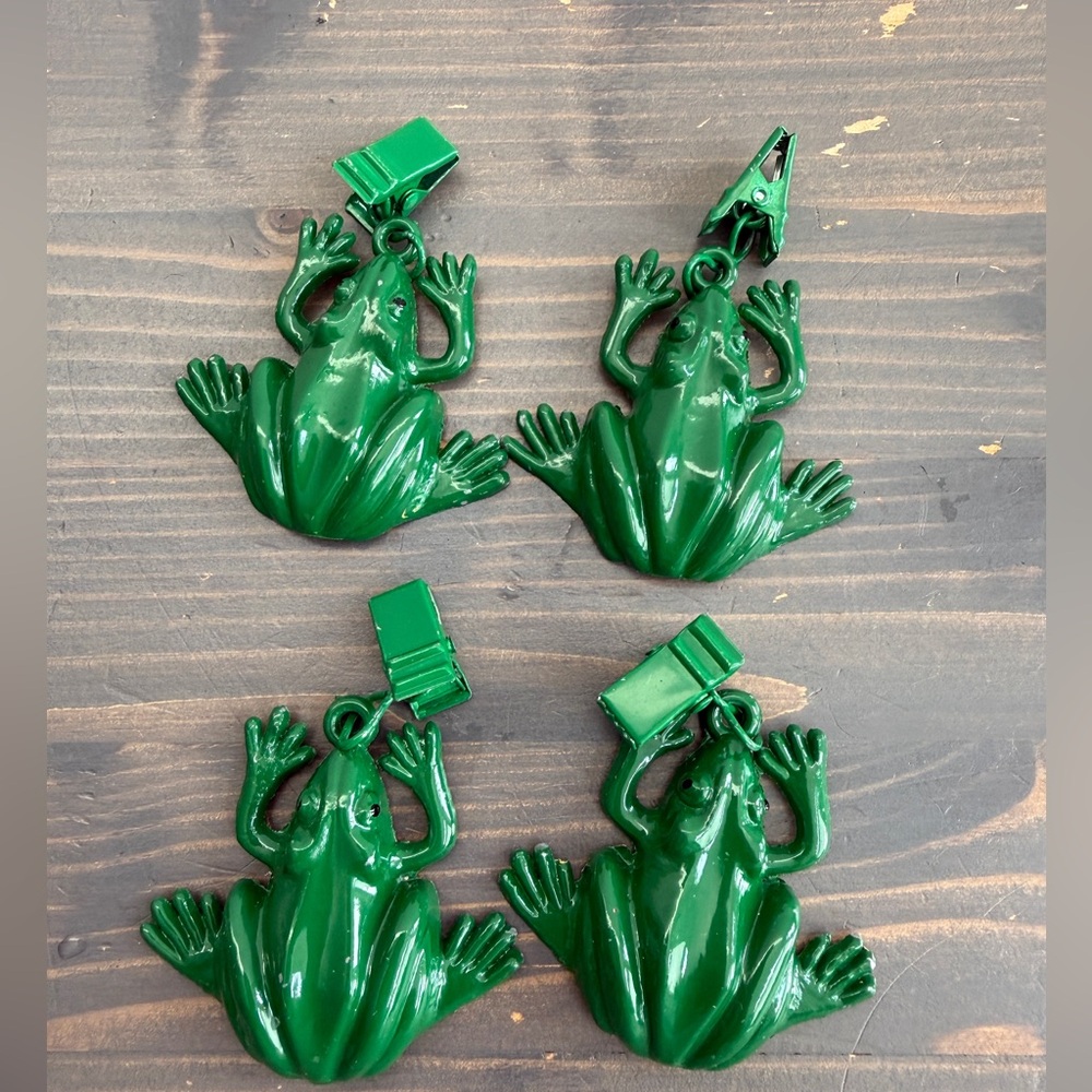 4 x vintage metal frog picnic table cloth clips